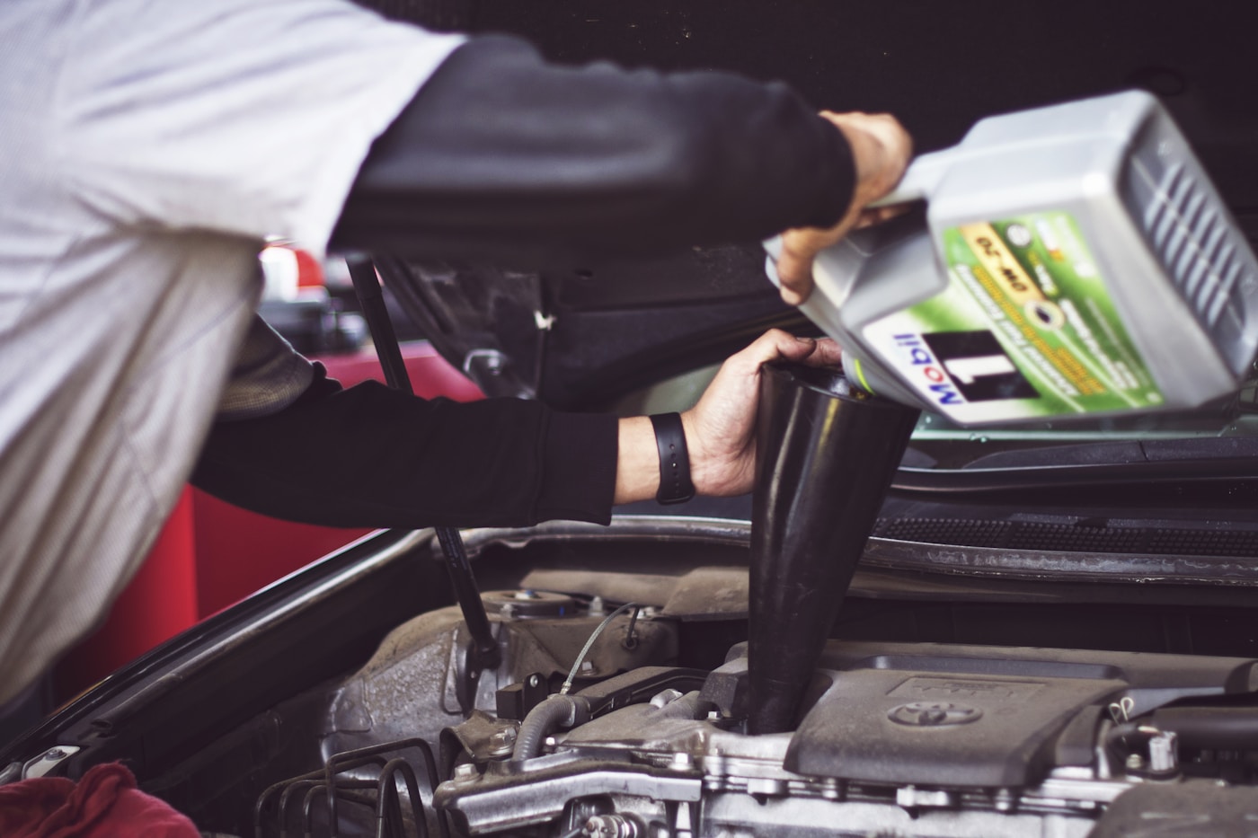 Armaturenbrett mit digitalen Anzeigen für Fahrzeugdiagnostik